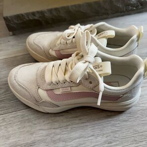 Vans Range EXP Low-Top Sneakers - Women's size 7